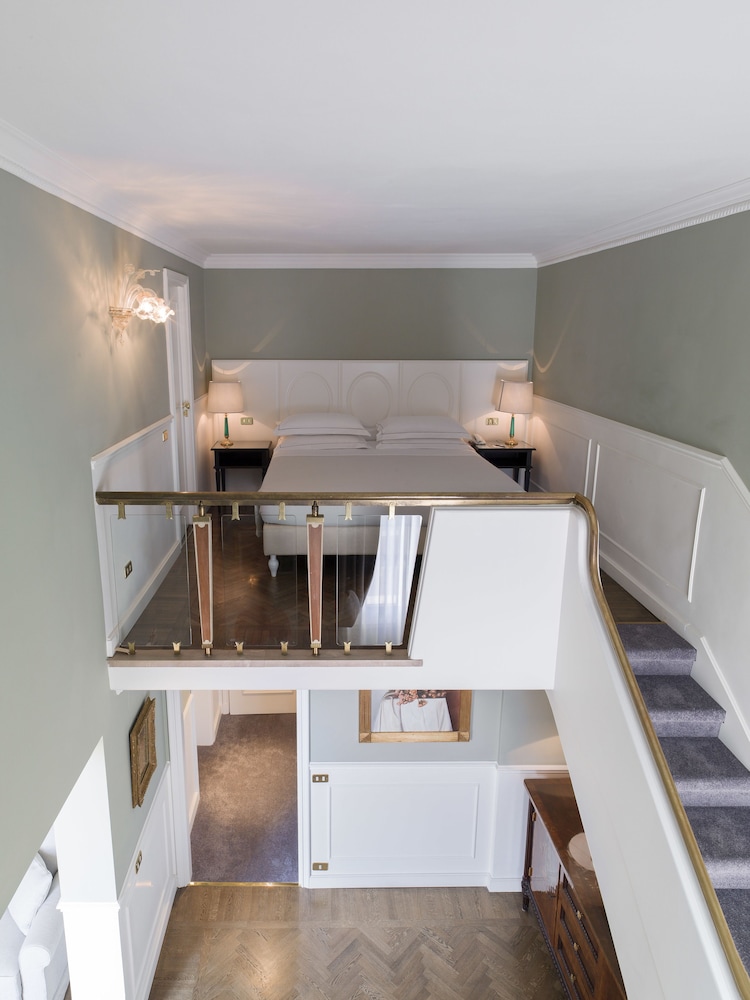 Plaza Hotel Lucchesi 33/50