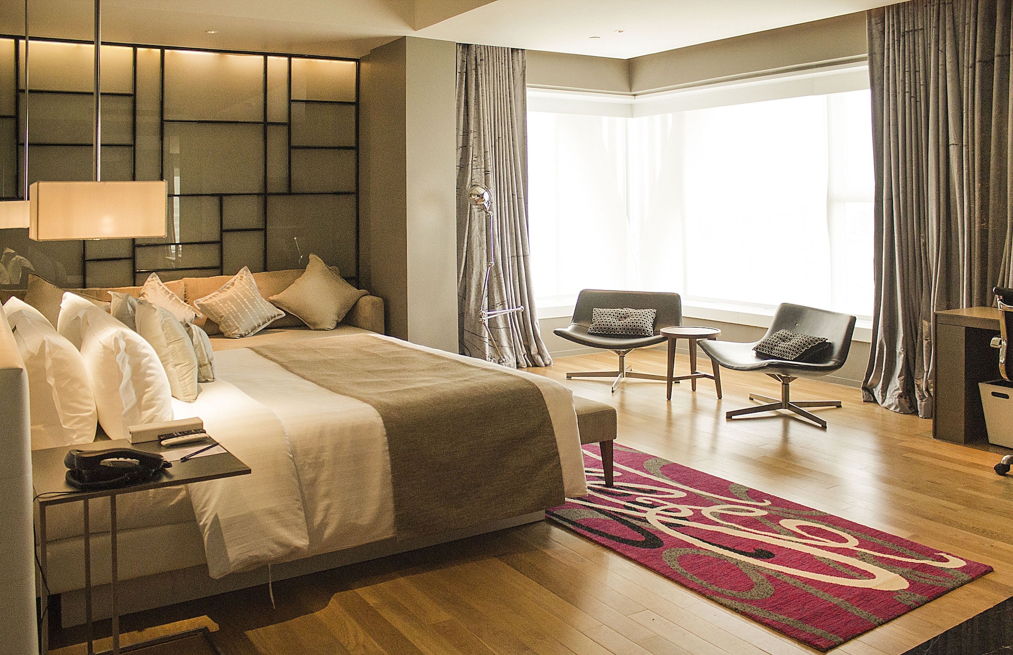 PRESIDENTIAL, SUITE