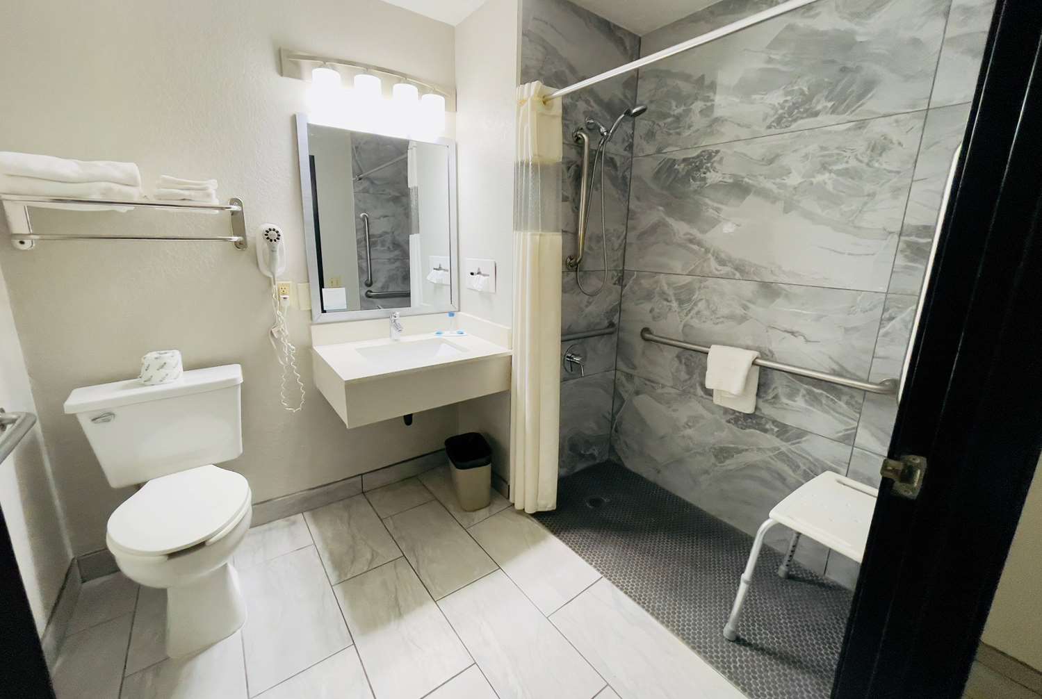 Super 8 By Wyndham Shakopee 27/29