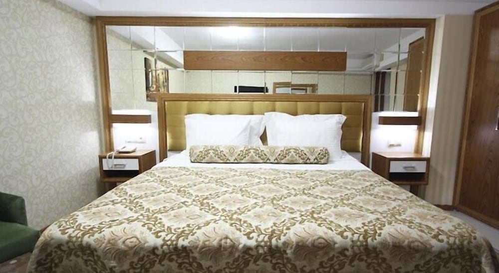 Grand Corner Boutique Hotel 17/45