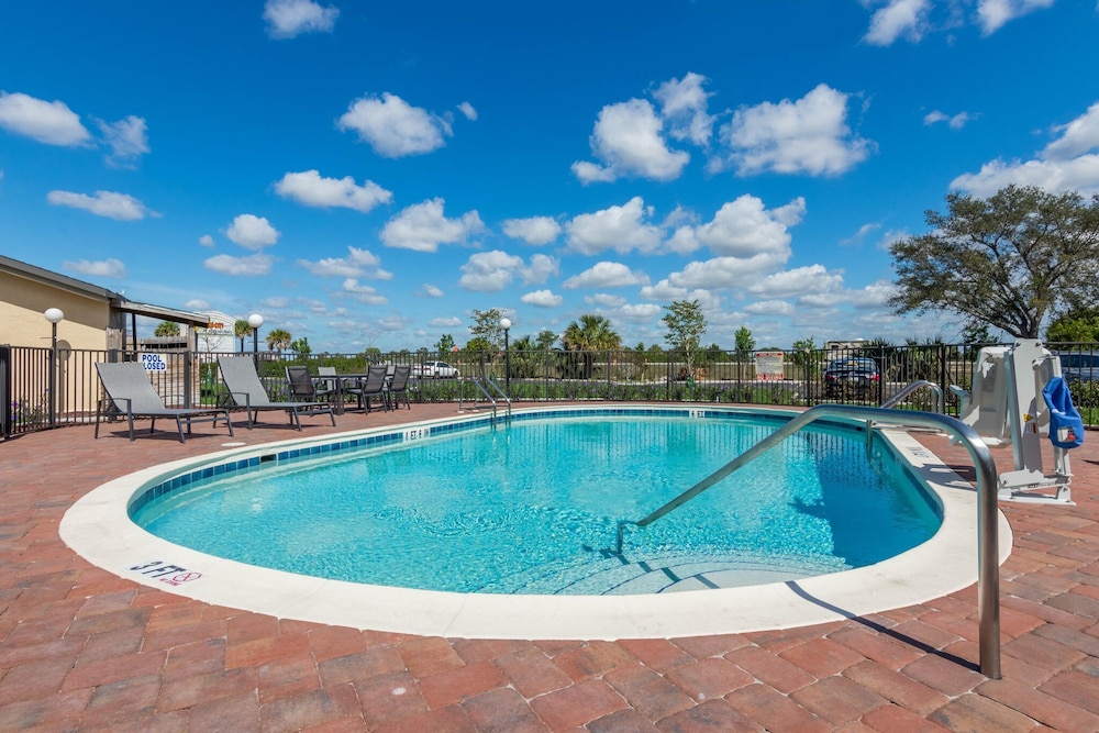 Baymont By Wyndham Punta Gorda/Port Charlotte 3/50