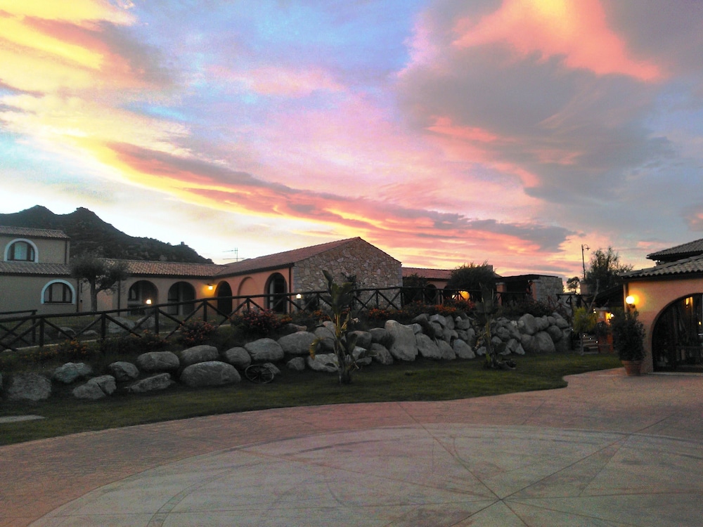 Eden Village Alma Resort 50/52