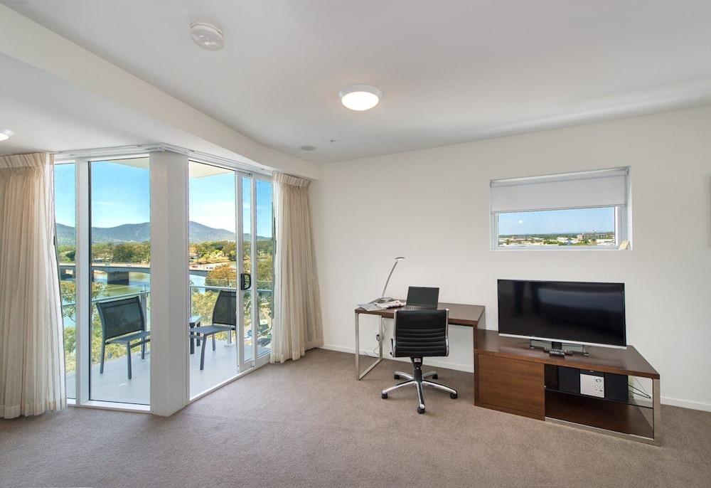 Empire Apartment Hotel 49/56