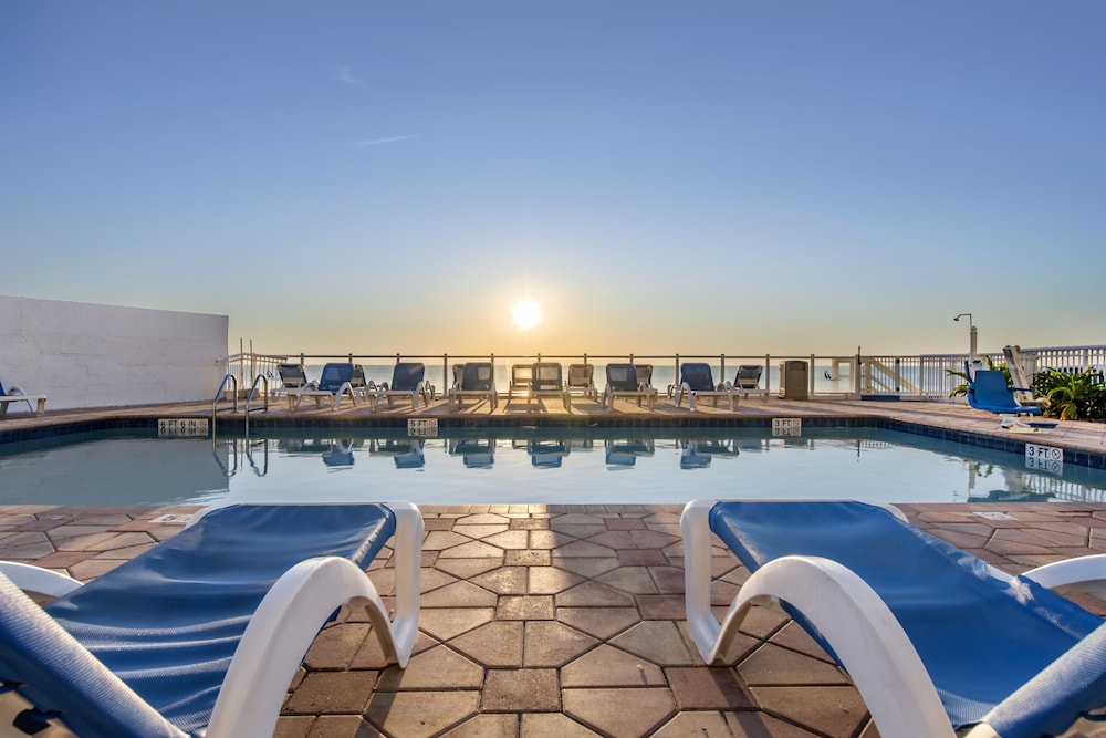 Tropical Winds Resort 46/50