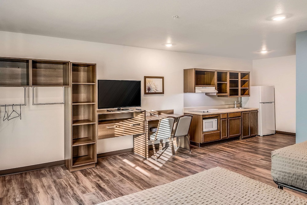 WoodSpring Suites West Des Moines 21/38
