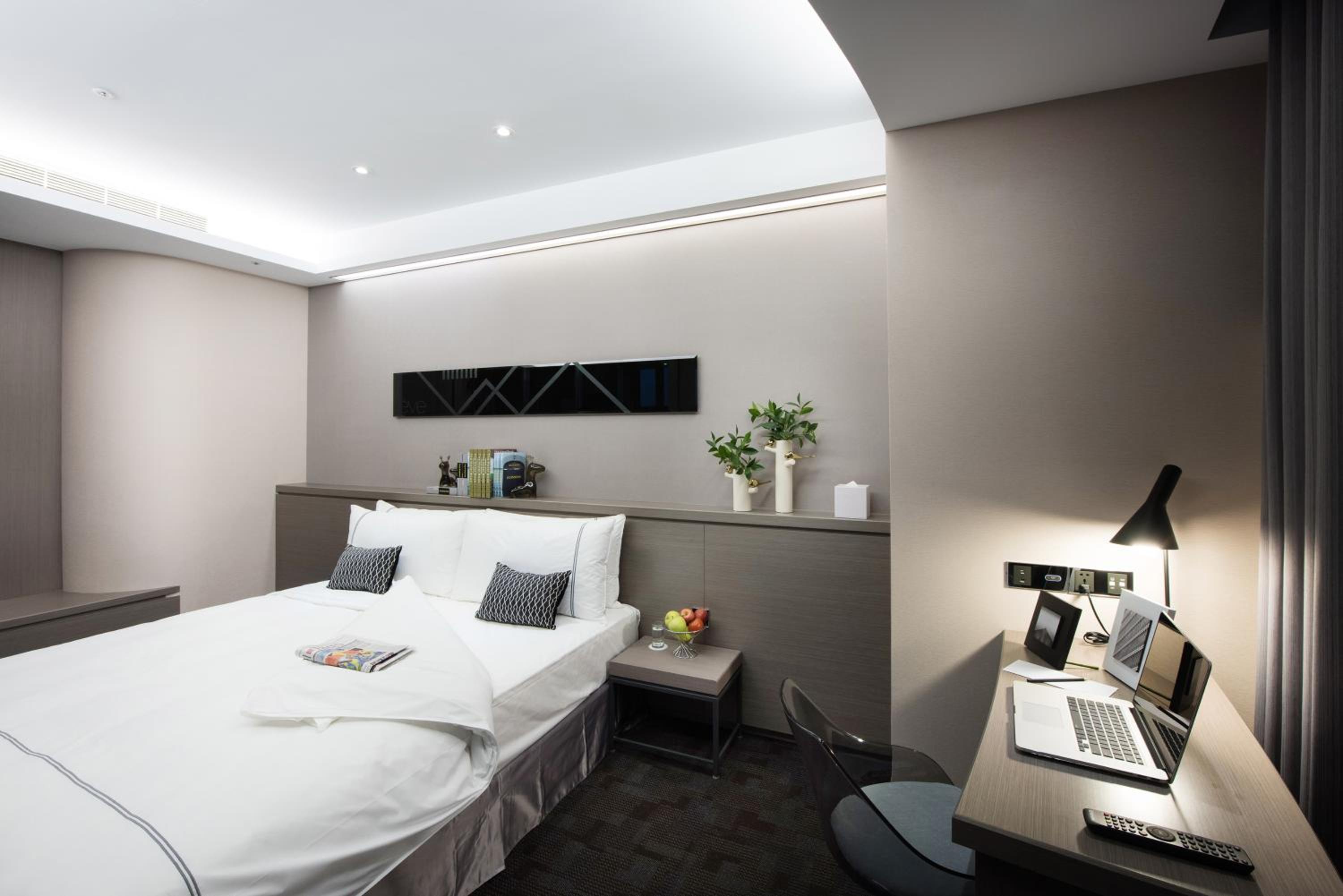 Room, Double Bed, No Window
