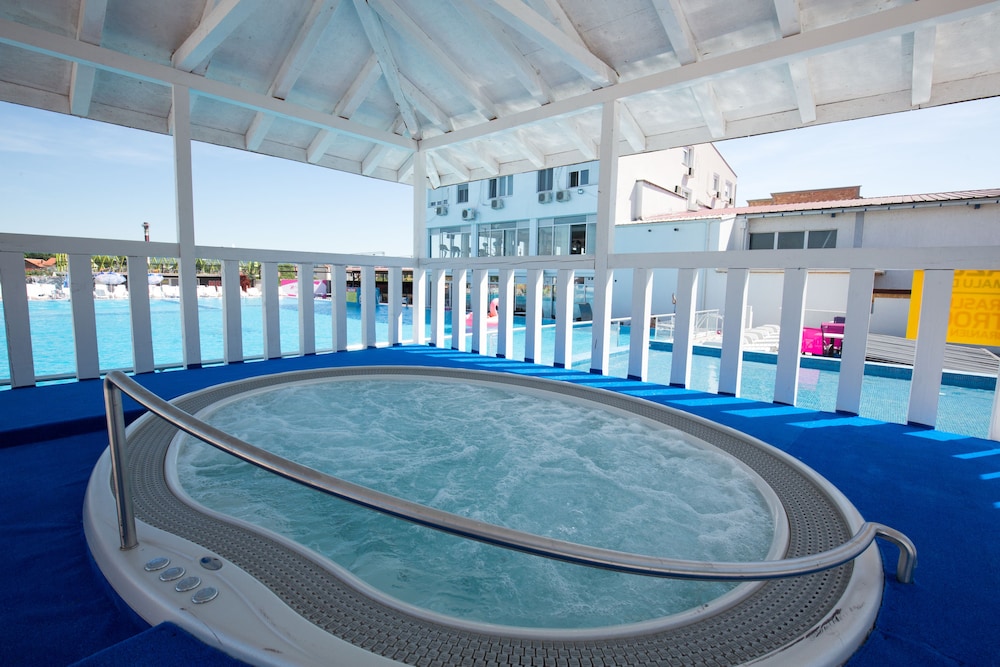 Flamingo Resort 32/43