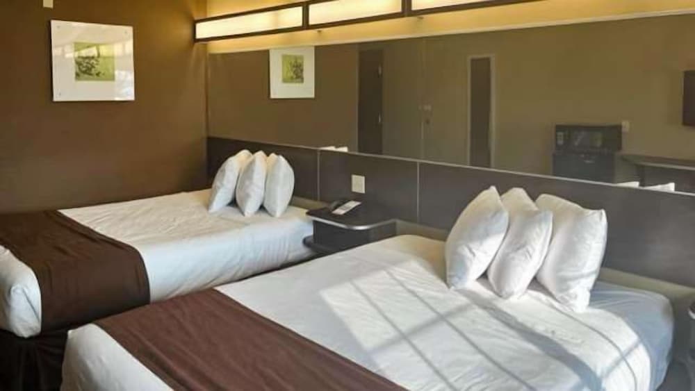 Microtel Inn And Suites Breaux Bridge 34/49