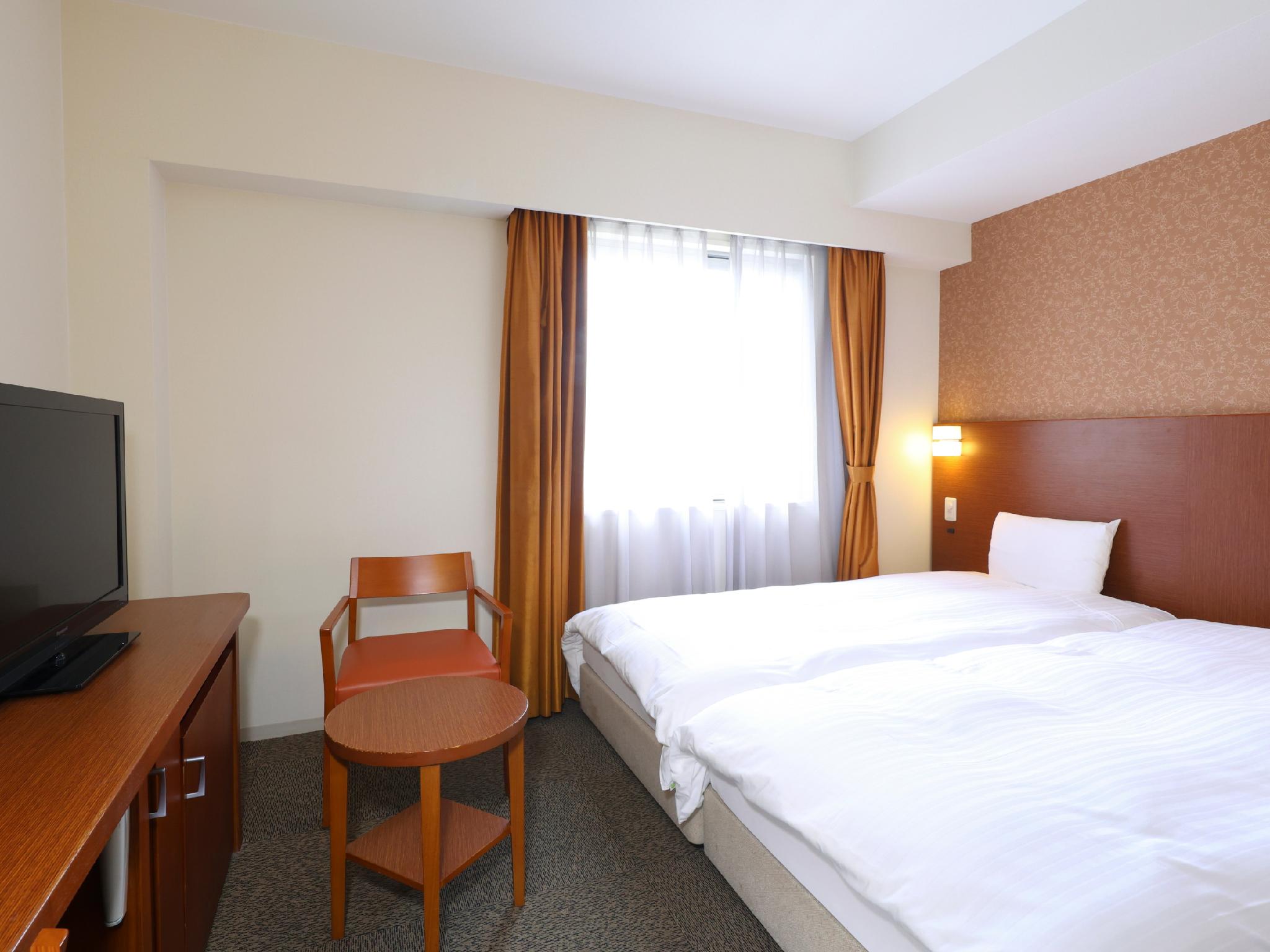 Semi Room, Hollywood, Twin Beds, 2 Semi Double Beds