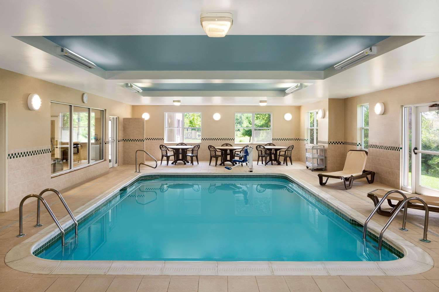 Country Inn & Suites By Radisson Ithaca NY 3/8