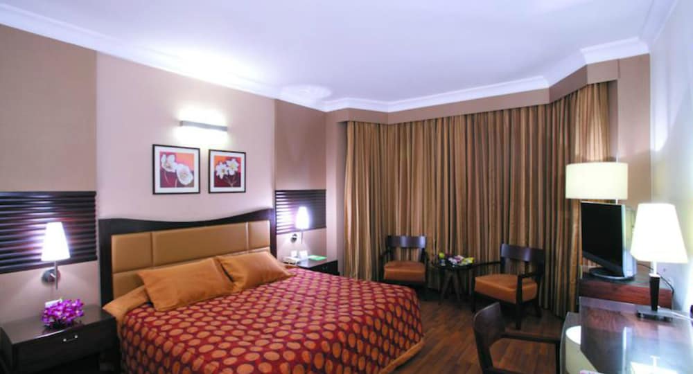 The Retreat Hotel And Convention Centre 30/50