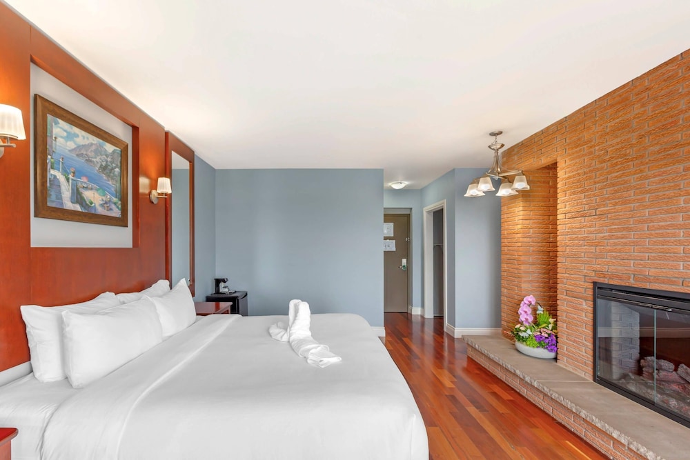 TOWER, STANDARD, QUEEN BED