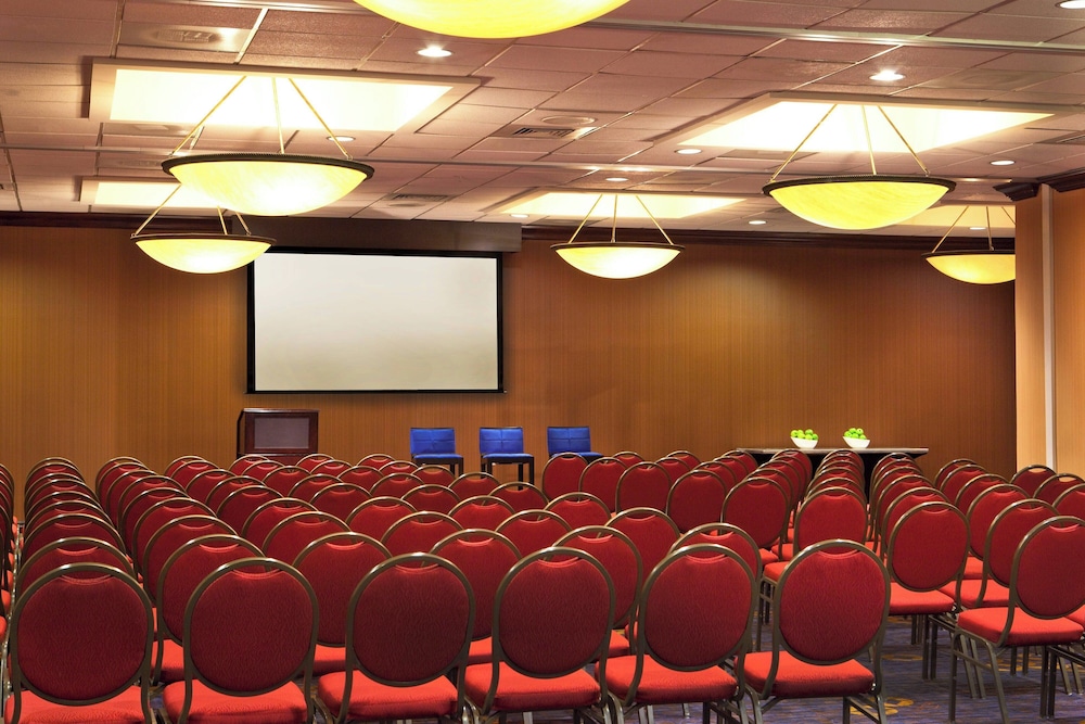 Courtyard By Marriott Alexandria Pentagon South 17/20
