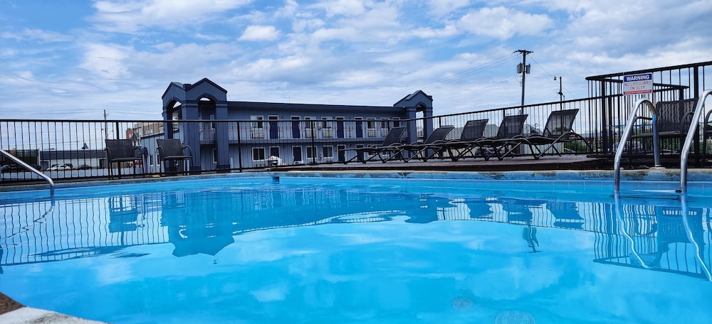 Cedar Cove (ex. Howard Johnson Inn Sandusky Park N. Entrance) 32/52