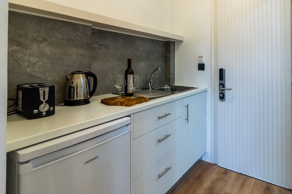 Alamis Apartments 6/50