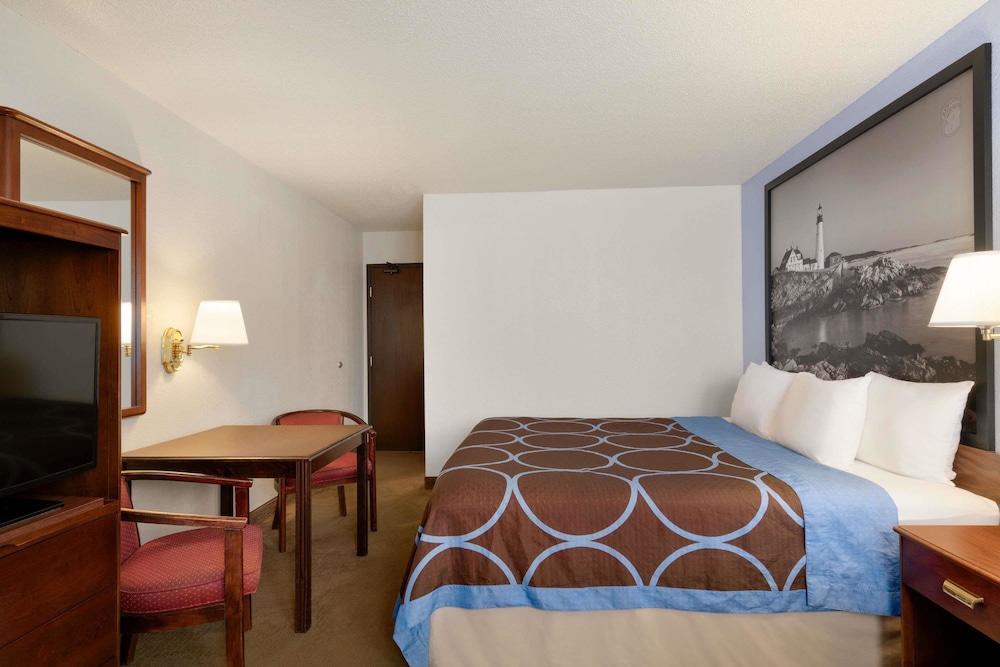 Super 8 by Wyndham Portland ME 9/23