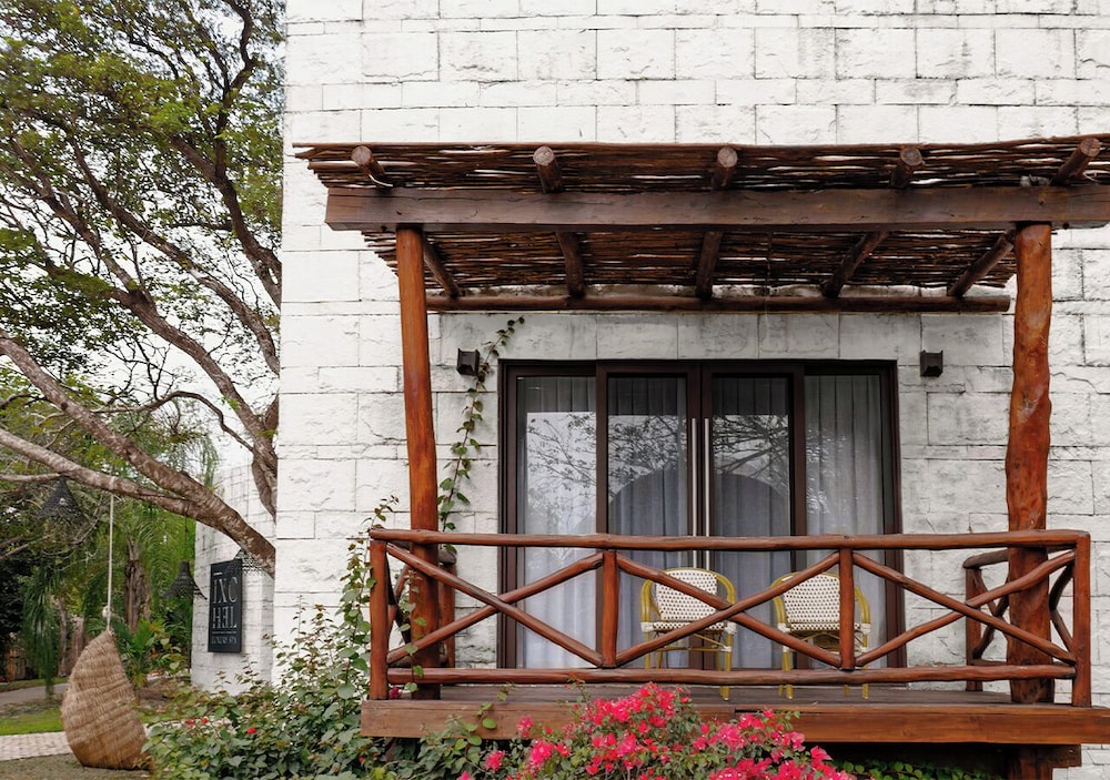 Mia Bacalar Luxury Resort and Spa in BACALAR