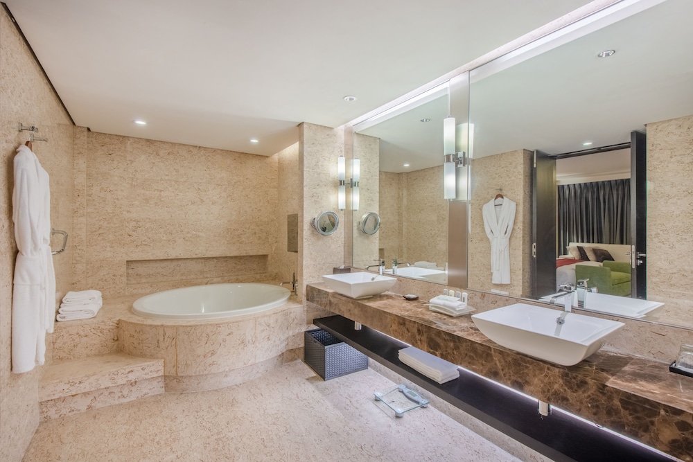 Holiday Inn Nantong Oasis International 20/78