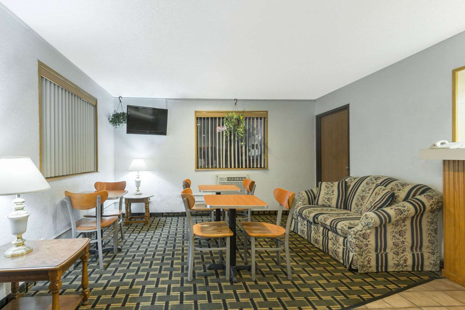 Super 8 By Wyndham Twinsburg/Cleveland Area 6/7