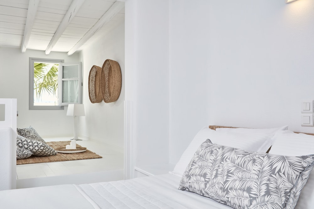Mr Mrs White Paros 13/76