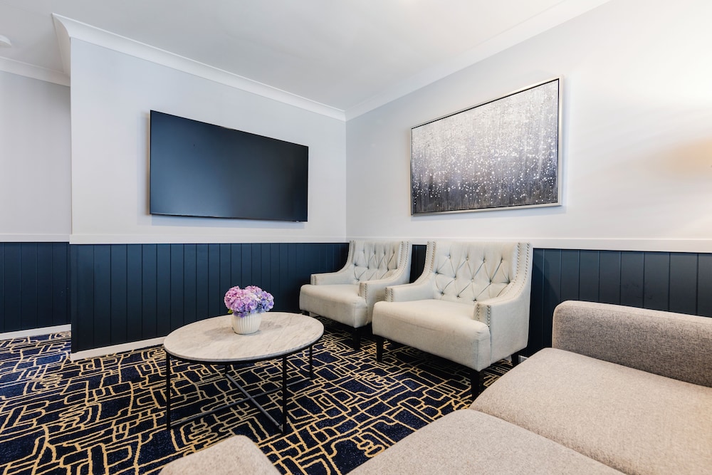 KINGSFORD SMITH MOTEL 29/44