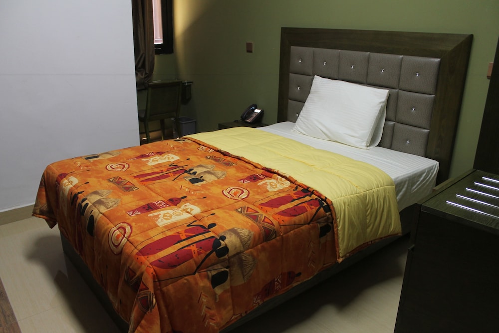 Wakola Hôtel Cheikh Anta 12/31