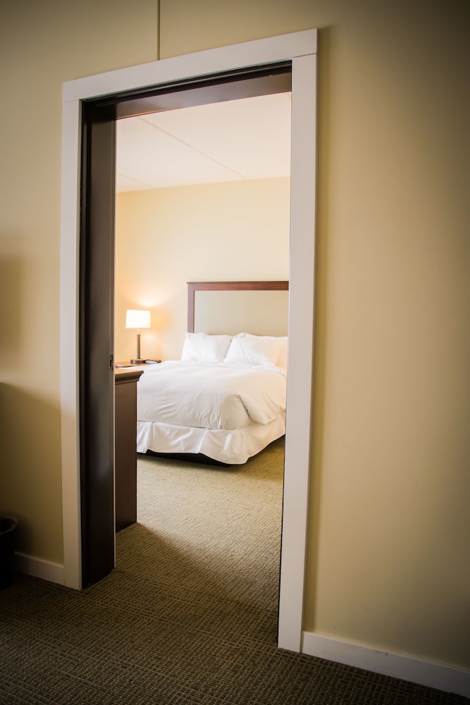 The Inn At Harbor Shores 8/48
