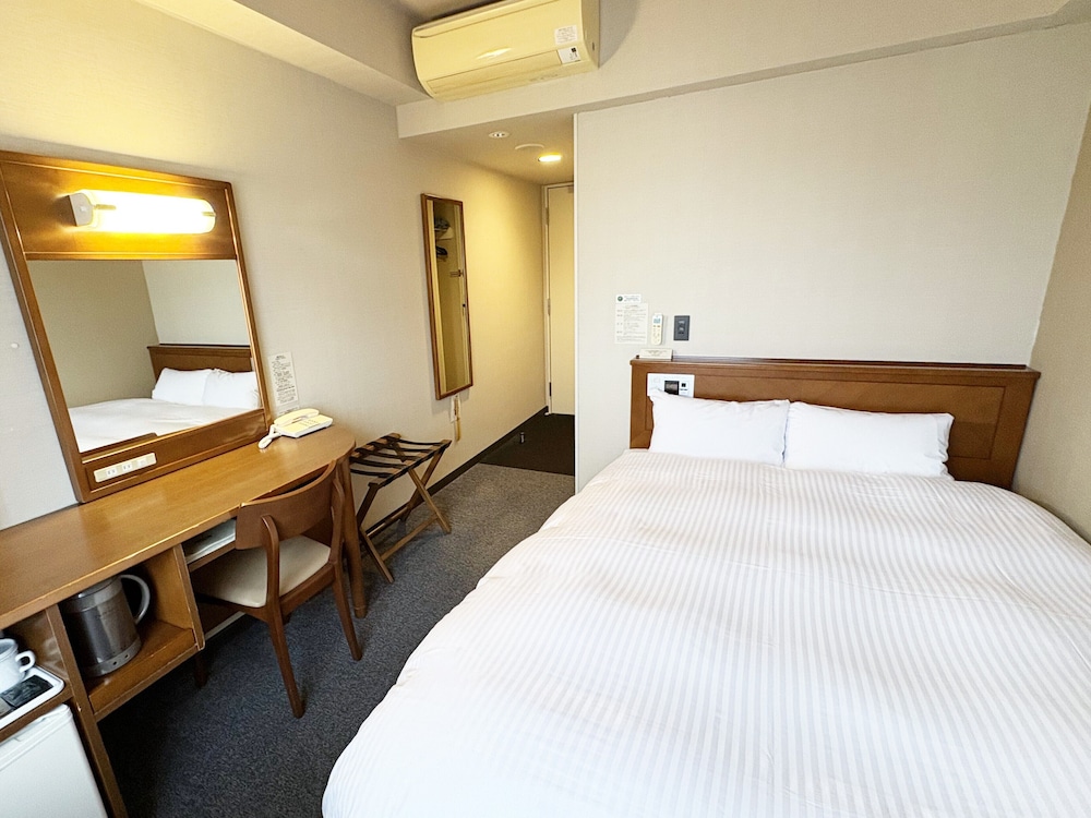 SEMI ROOM, SEMI DOUBLE BED