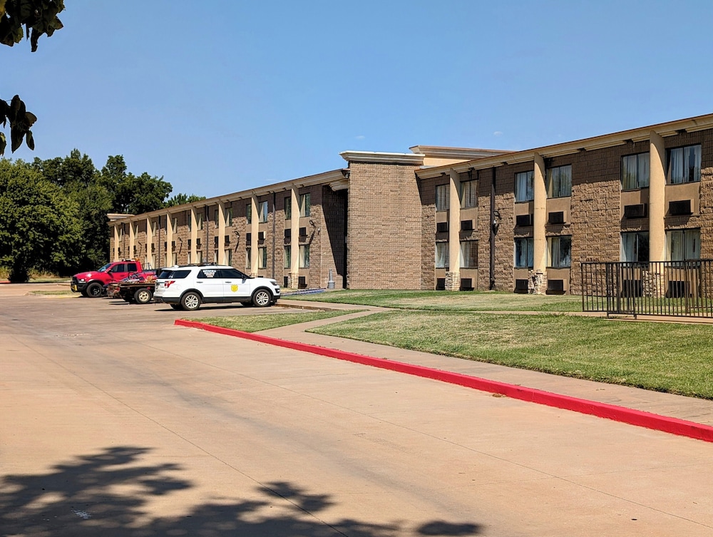 Travelodge by Wyndham Enid 34/40