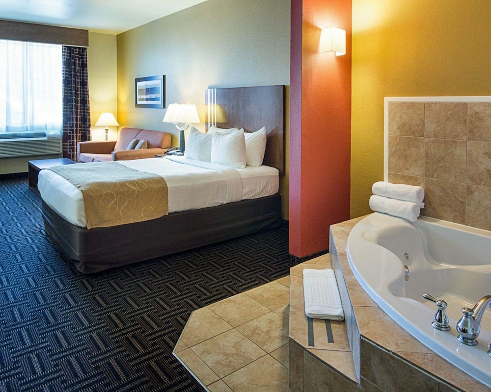 Comfort Suites Natchitoches, LA 13/48