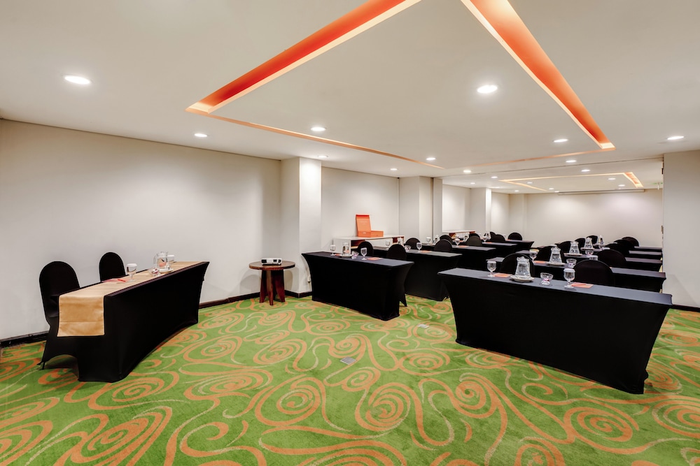 Harris Hotel Seminyak 35/50