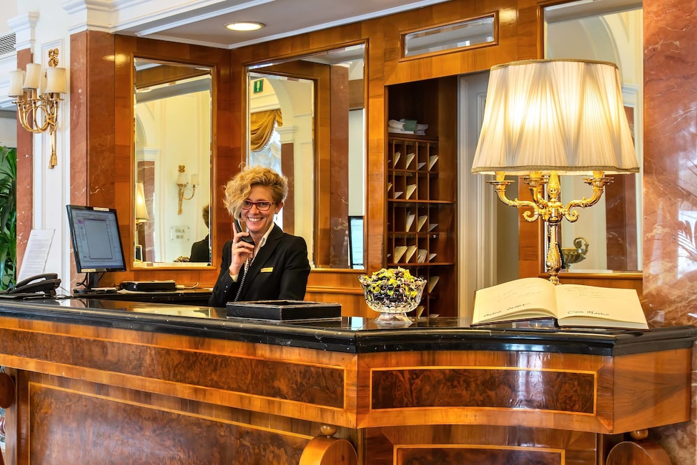 Albergo Del Senato 8/40