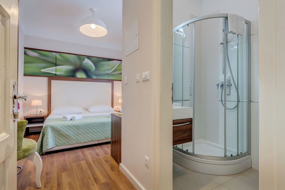 Bastion Luxury Rooms 24/25