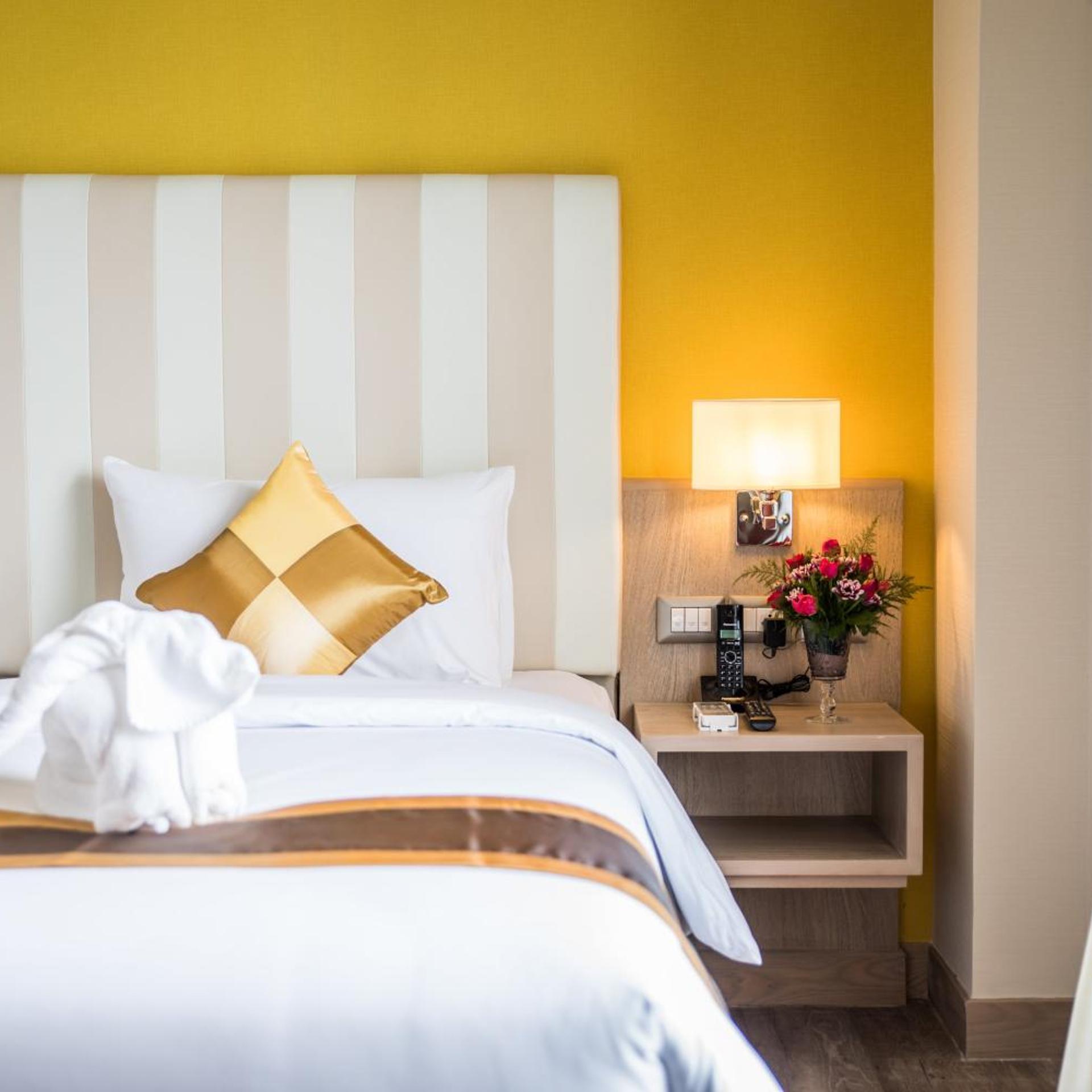 DELUXE, DOUBLE BED