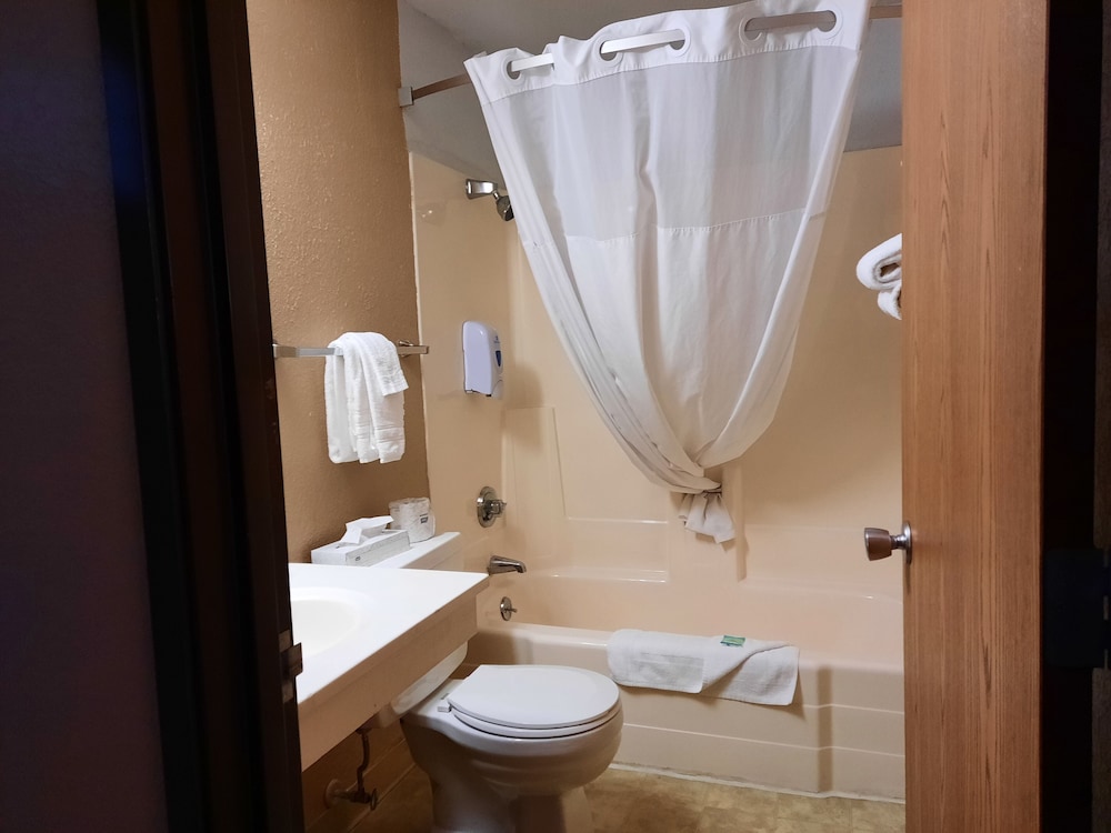 Super 8 by Wyndham Watertown 15/44
