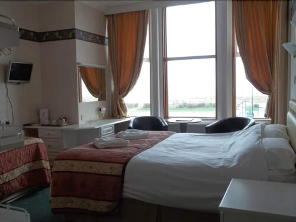 The Palm Court Hotel 16/50