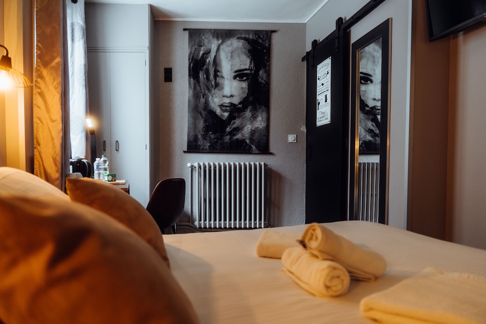 Hotel Du Dauphin Les Loges 28/50