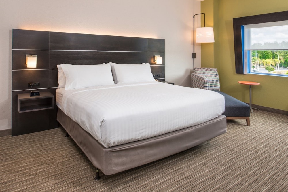 Holiday Inn Express Suites Tampa North Wesley Chapel 12/62