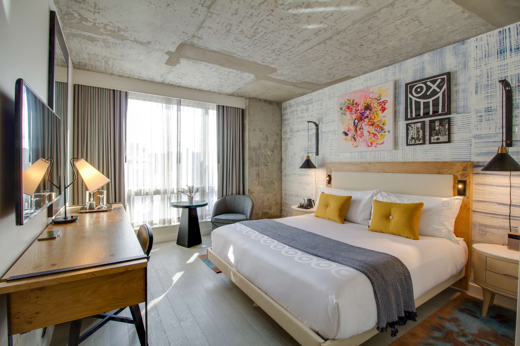 ROOM, KING BED, CITY VIEW