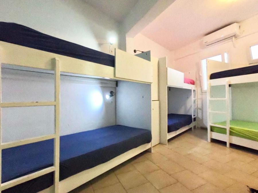 Fira Backpackers Place 8/15