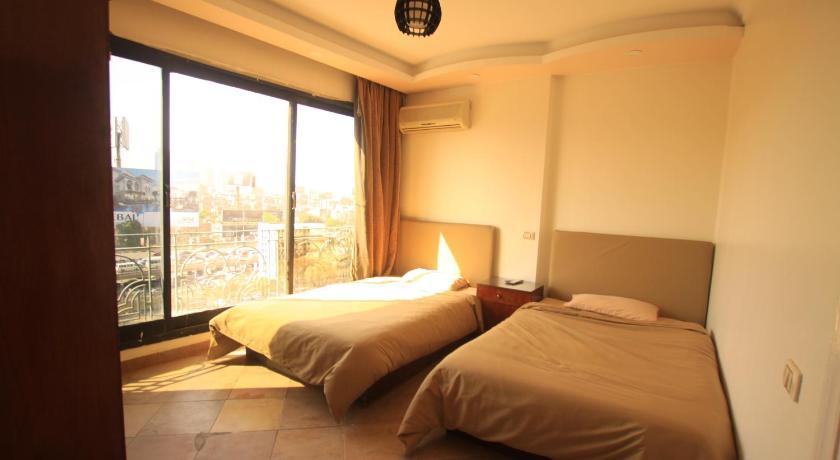 Arabesque Hotel 20/40