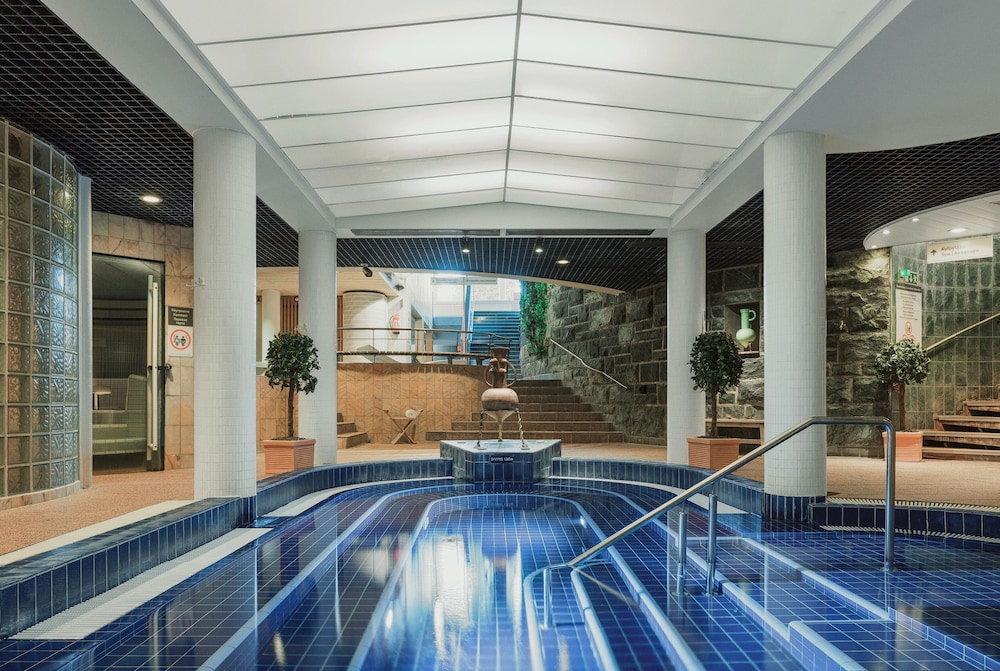 swimming pool spa