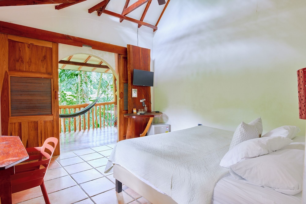 غرفة سوبيريور بسرير كينج بإطلالة على الحديقة، Cariblue Beach Jungle Resort 3/10