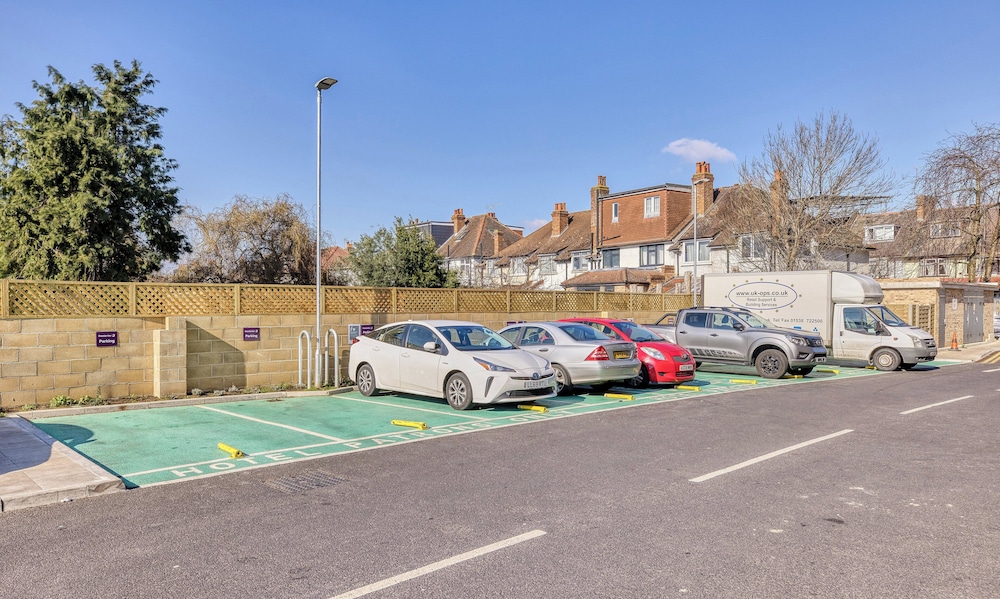 Premier Inn London Tooting hotel 37/43