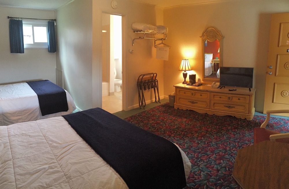 Cedar Motor Inn 25/56