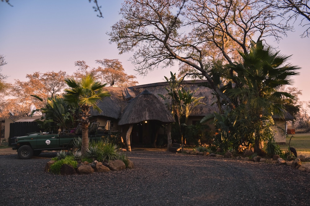 Mziki Safari Lodge 5/76