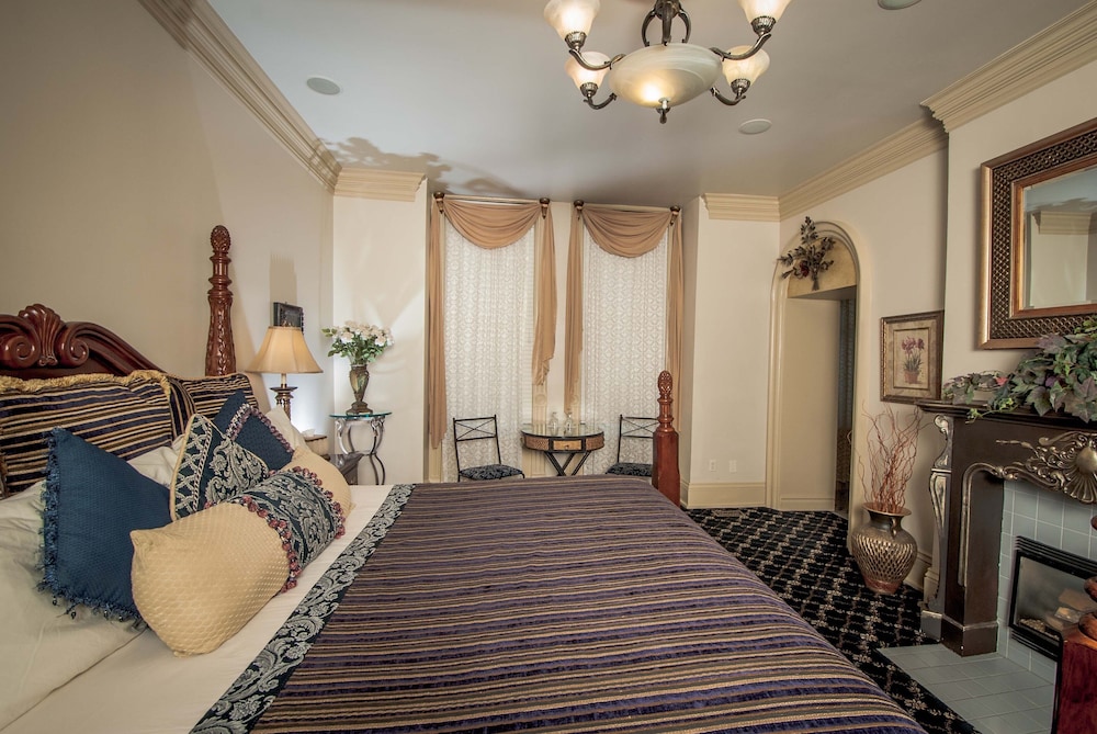 Anniversary Inn - South Temple 32/50