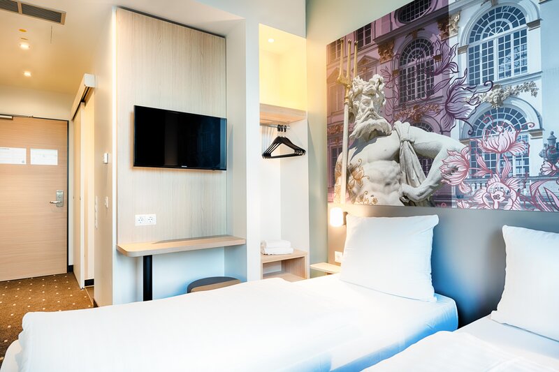 Room, Single, Twin Beds