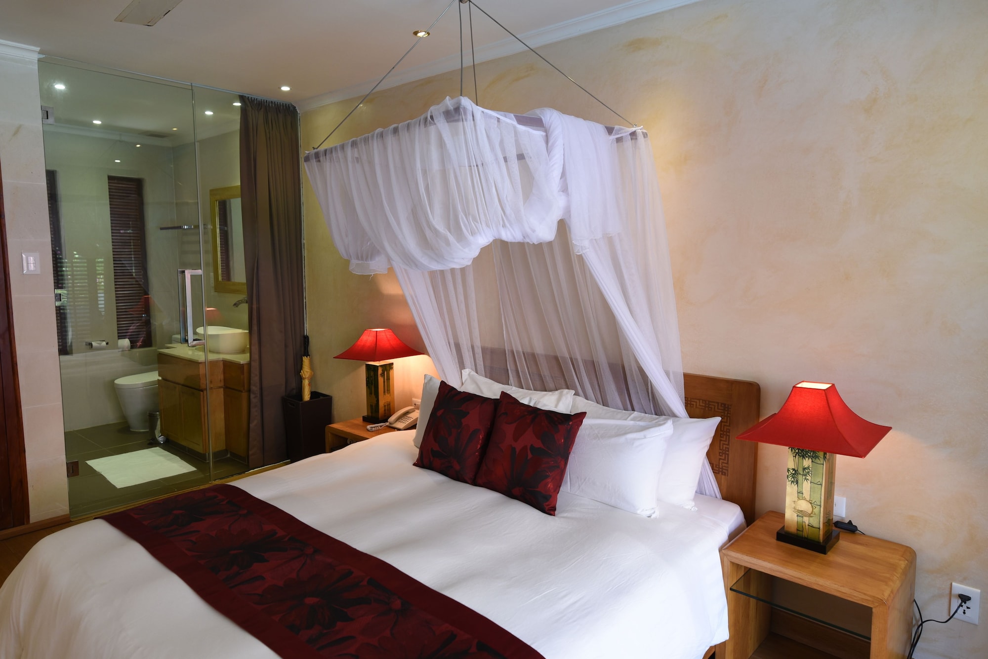 Room, King Bed, Pool Access