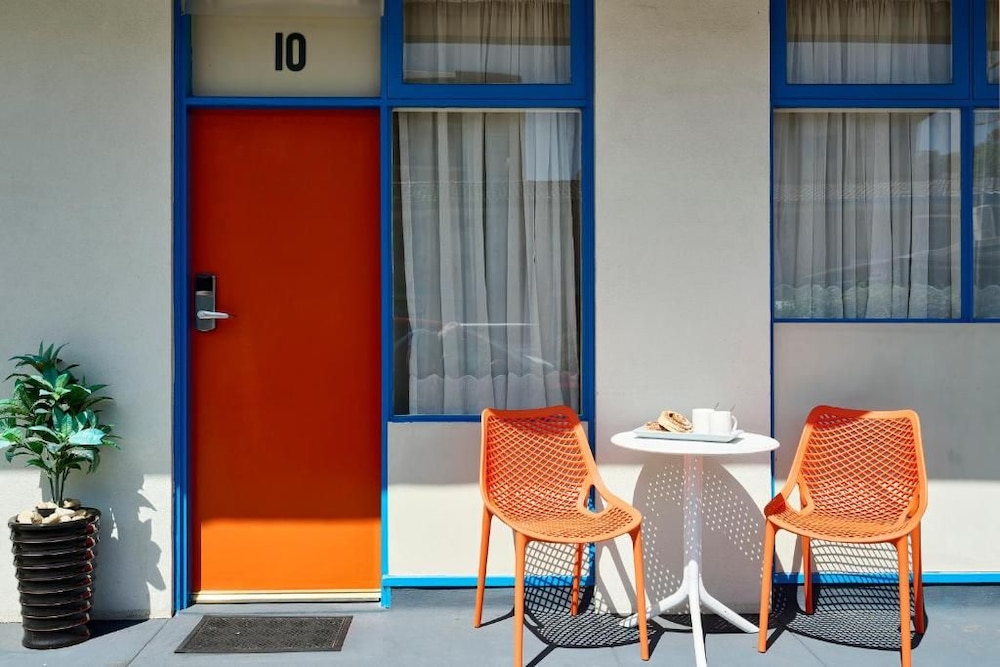 Baileys Parkside Motel by VetroBlu 46/55
